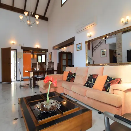 Villa Belvilla By Oyo Orange Algorfa